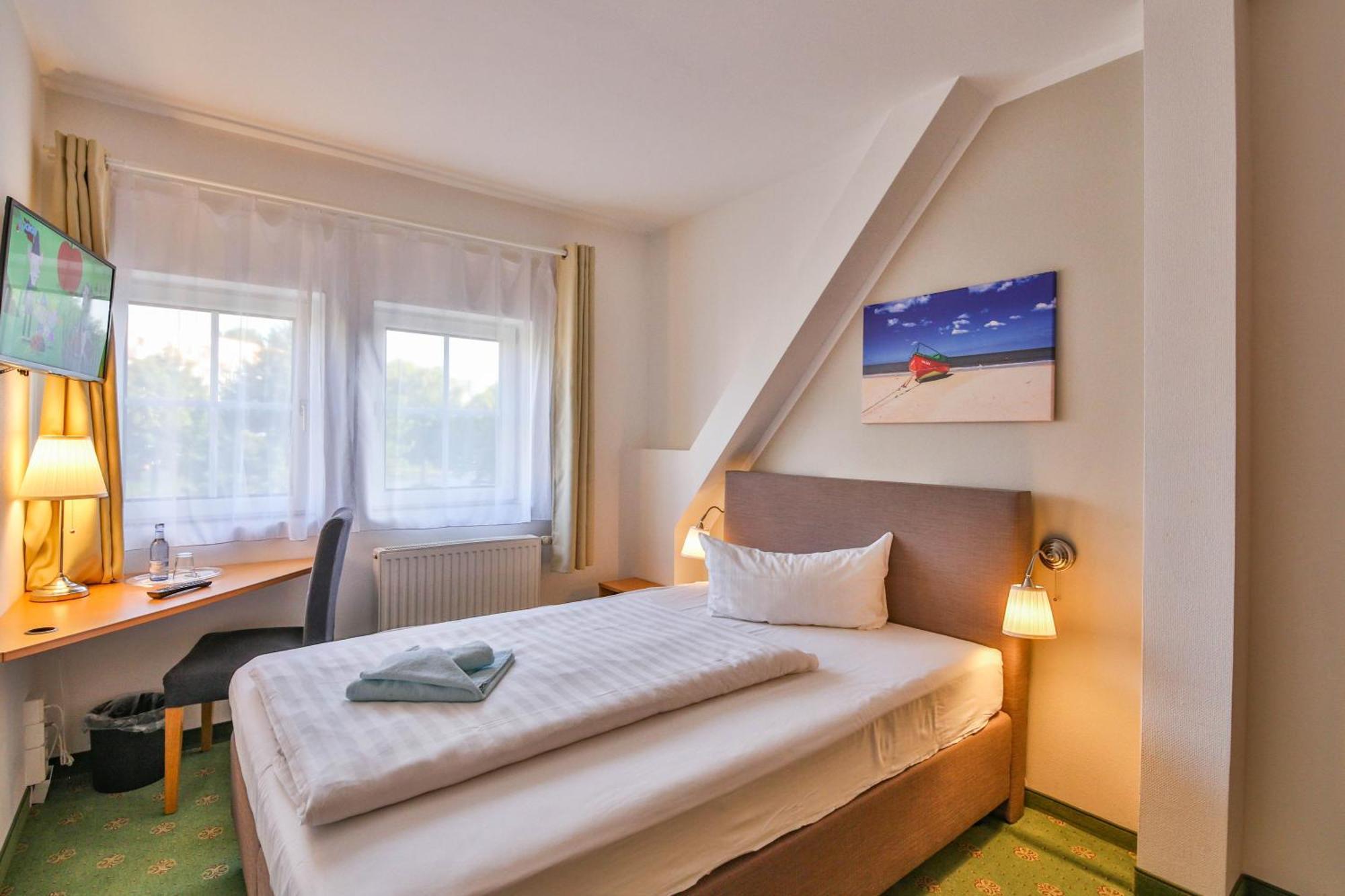 Hotel Und Restaurant "Zur Zwiebel" Peenemunde Room photo